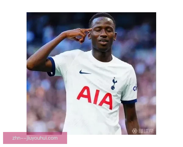 帕普萨尔中场精彩远射力破曼联防线赢得喝彩